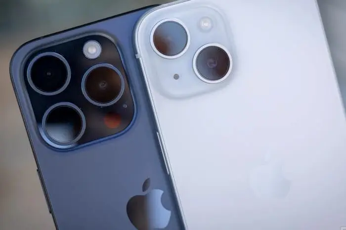 Apple Is Now the Only Major Phone Brand Without a Foldable Model